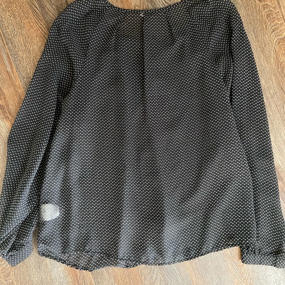 Old Navy sheer black blouse - Picture 5 of 9